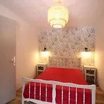 Bel F2 Bis Avec Balcon Et Parking, - Fr-1-415-213 Apartamento