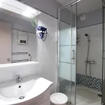 Apartamento Bel F2 Bis Avec Balcon Et Parking, - Fr-1-415-213 *