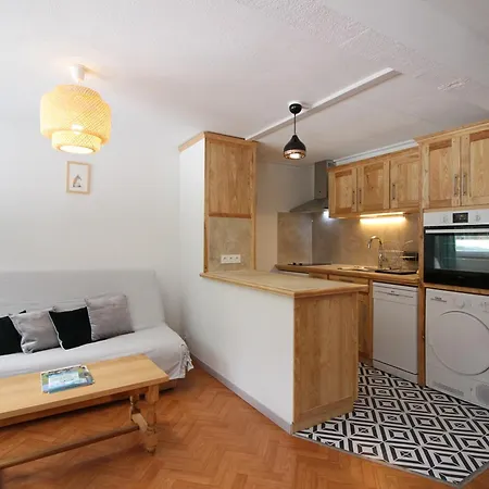 Bel F2 Bis Avec Balcon Et Parking, - Fr-1-415-213 Mont-Dore