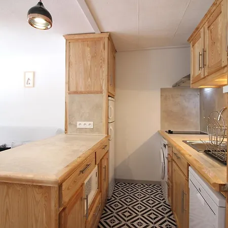 Bel F2 Bis Avec Balcon Et Parking, - Fr-1-415-213 * Mont-Dore