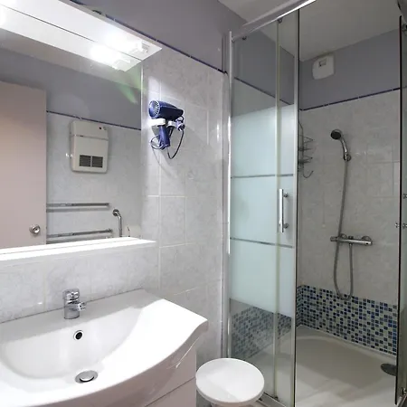 Appartement Bel F2 Bis Avec Balcon Et Parking, - Fr-1-415-213 *