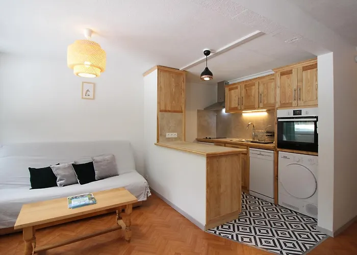 Bel F2 Bis Avec Balcon Et Parking, - Fr-1-415-213 Mont-Dore